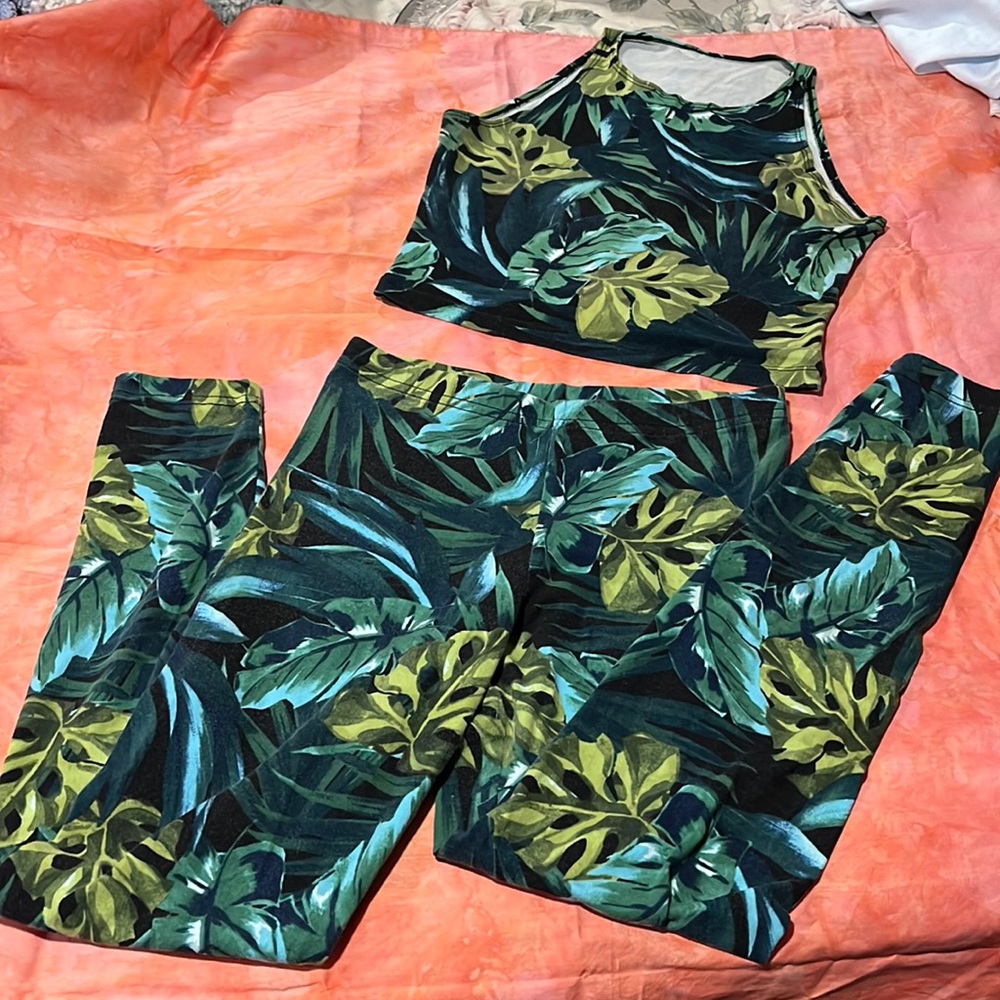 American Apparel Leggings And Crop Top Set